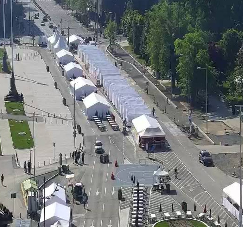 Šatori ispred Skupštine Srbije: Trg Nikole Pašića i dalje je zatvoren za saobraćaj