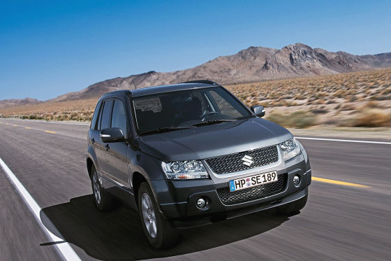 Suzuki Grand Vitara 2.4 Comfort: kompaktowy SUV, 2,4 l benzyna (129 KM), droga hamowania w teście: 42,5 metrów.