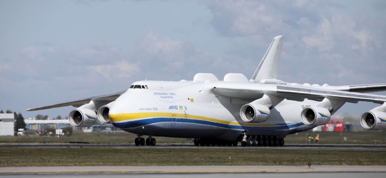 An-225 Mrija, największy samolot świata, wylądował w Warszawie