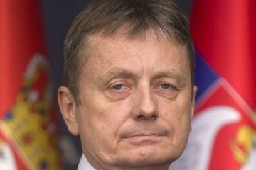 Továbbra is életveszélyben van az élő adásban stroke-ot kapott szerb miniszter