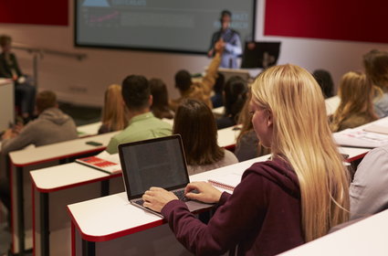 Pensja 20 tys. zł brutto zaraz po studiach? Po tym kierunku jest to możliwe