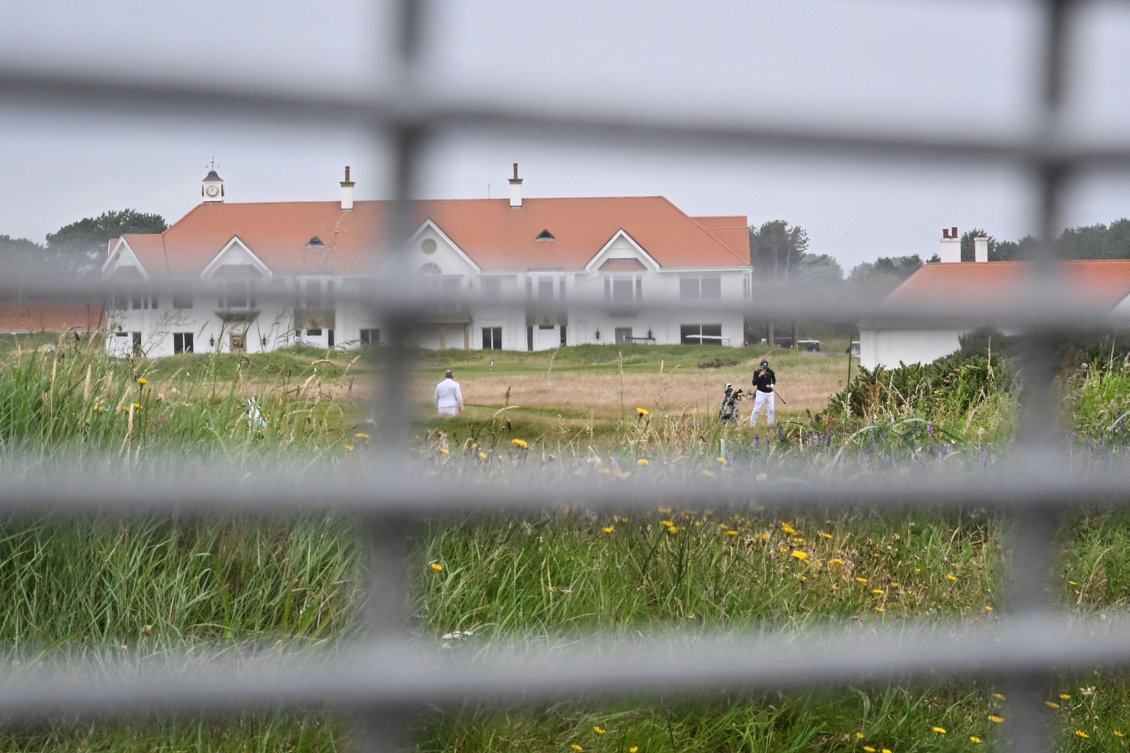 Trump in Scozia: golf, diplomazia e proteste attese