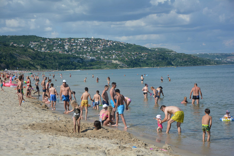 Szerokie piaszczyste plaże i płytki morski brzeg przyciąga do kurortu rodziny z dziećmi