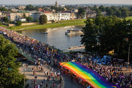 Przez uchwały anty-LGBT pieniądze z UE może stracić aż pięć regionów w Polsce. To miliardy złotych