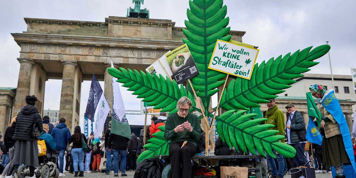 Demonstracja na rzecz legalizacji konopi indyjskich w Berlinie. Niemcy, 20 kwietnia 2023 r