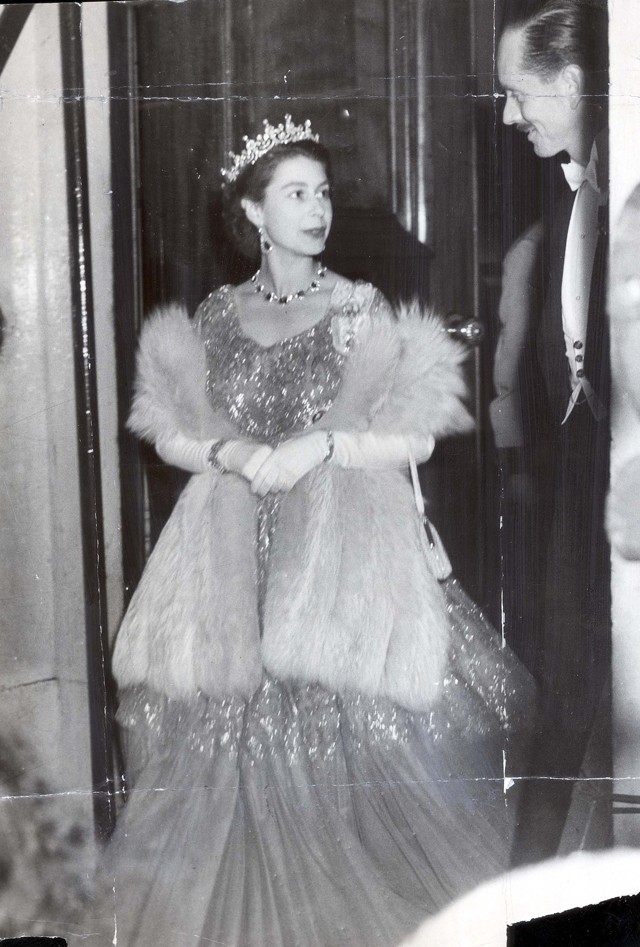 Ritkán látott fotók: Ilyen álomszép volt II. Erzsébet királynő, amikor 25 évesen trónra került