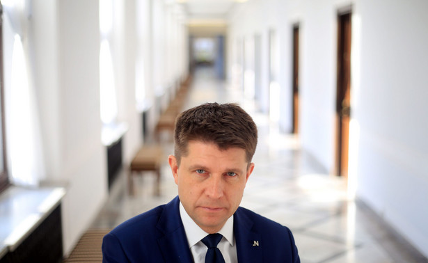 Partia Petru odbiera PiS pozycję lidera. "Plan się nie powiódł..." [SONDAŻ]