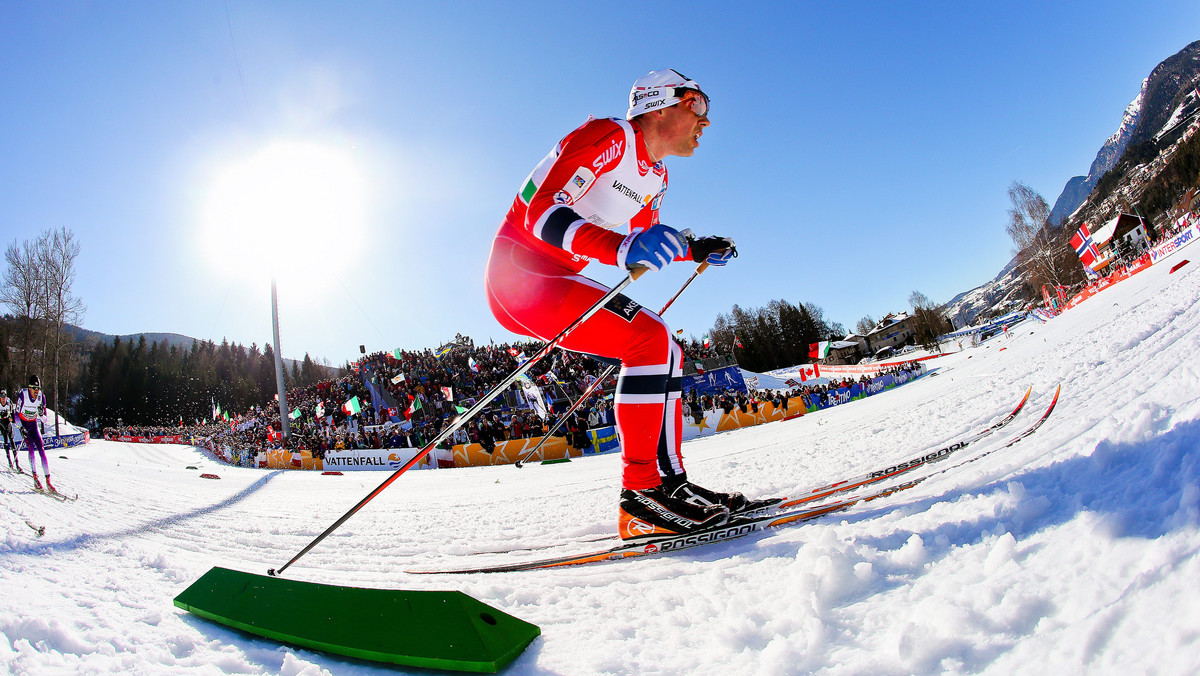Norweg Eldar Roenning wygrał bieg na 15 km techniką klasyczną w szwedzkim Falun. To była trzecia konkurencja finałowych zawodów narciarskiego Pucharu Świata. Na prowadzeniu w klasyfikacji generalnej umocnił się jego rodak Petter Northug, który w sobotę był 4.