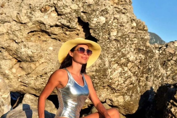 VODITELJKA RTS GRMI U KUPAĆEM, A STRUK NIKAD MANJI Otkrila tajnu vitke linije, jede slatko, a nikako se ne goji (FOTO)