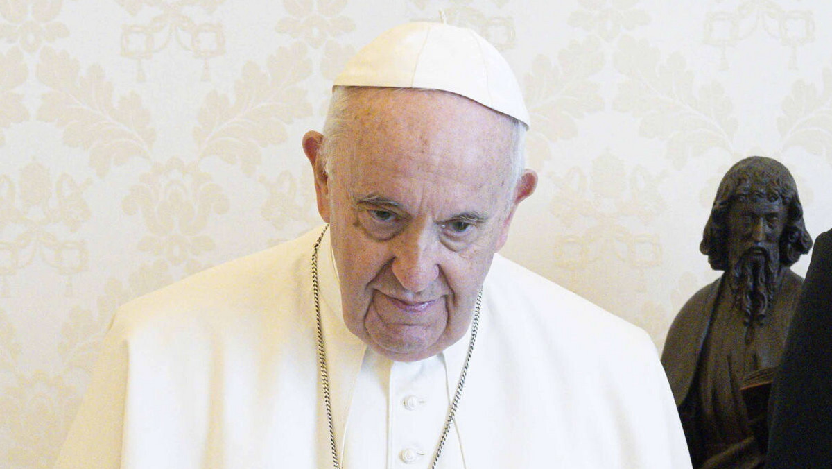 Papież modlił się za ofiary wypadku polskiego autokaru