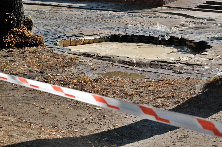 Pod autem zapadła się ziemia