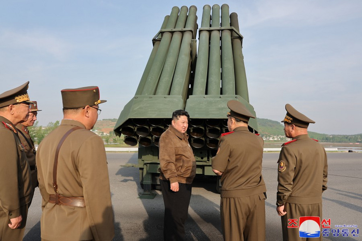 Kim Dzong Un znów straszy. Pokazał nową wyrzutnię rakiet