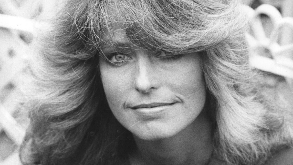 Rekwizyty upamiętniające Farrah Fawcett-Majors wystawiono w Waszyngtonie. Zaprezentowano m.in. scenariusze do kultowych "Aniołków Charliego", plakat, na którym Farrah występuje w słynnym, czerwonym kostiumie kąpielowym oraz sam strój.