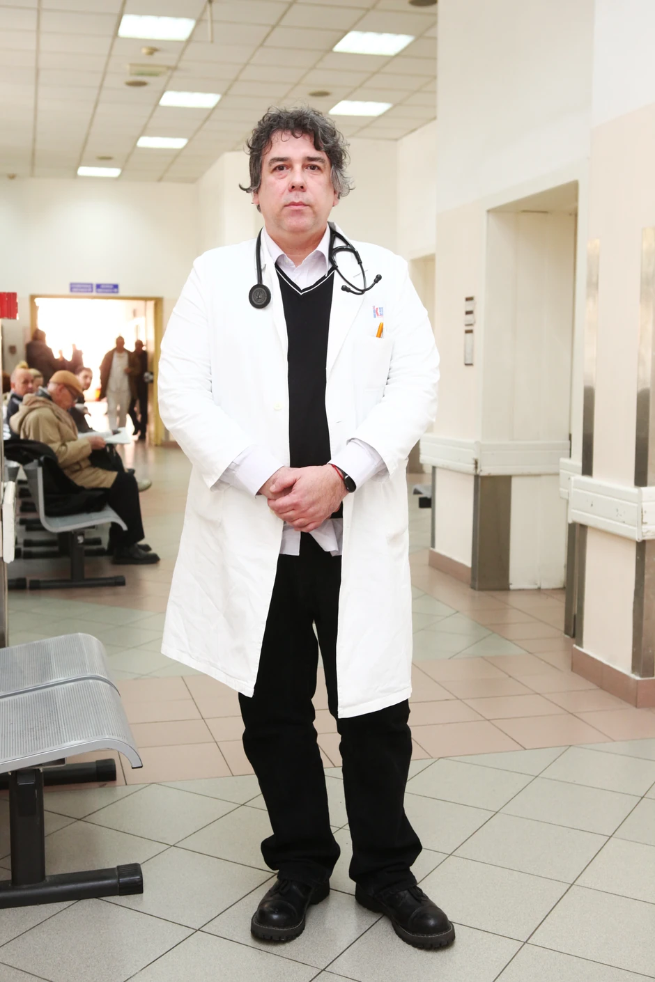 Uživam u bolničkom druženju s mojim trenutnim, a često i novim prijateljima koji leže kod mene na odeljenju, uz svakodnevne razgovore o životu