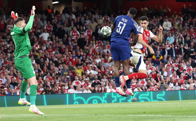 Kiwior zagrał dobry mecz, ale to Paris Saint-Germain jest bliżej finału Ligi Mistrzów