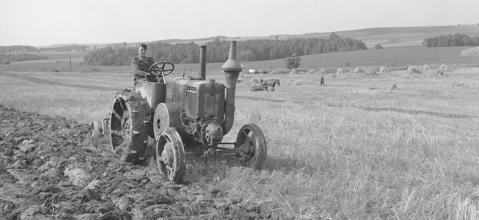 Państwowe Gospodarstwo Rolne w Kleczewie 1950 r.