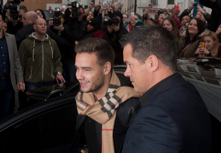 Liam Payne z One Direction w drodze na nagranie 'Do They Know It's Christmas?'