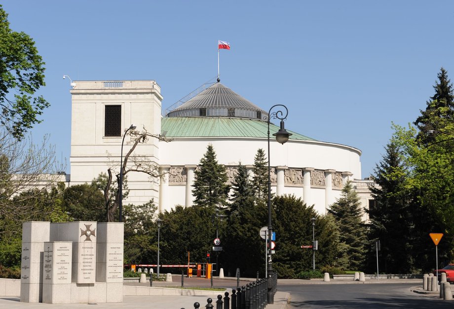 Kompleks budynków Sejmu Rzeczpospolitej Polskiej zaczął powstawać w 1918 r. Znajduje się przy ul. Wiejskiej 4/6/8 w Warszawie. To pierwsza stała siedziba Sejmu RP, wcześniej posiedzenia odbywały się w różnych lokalizacjach.