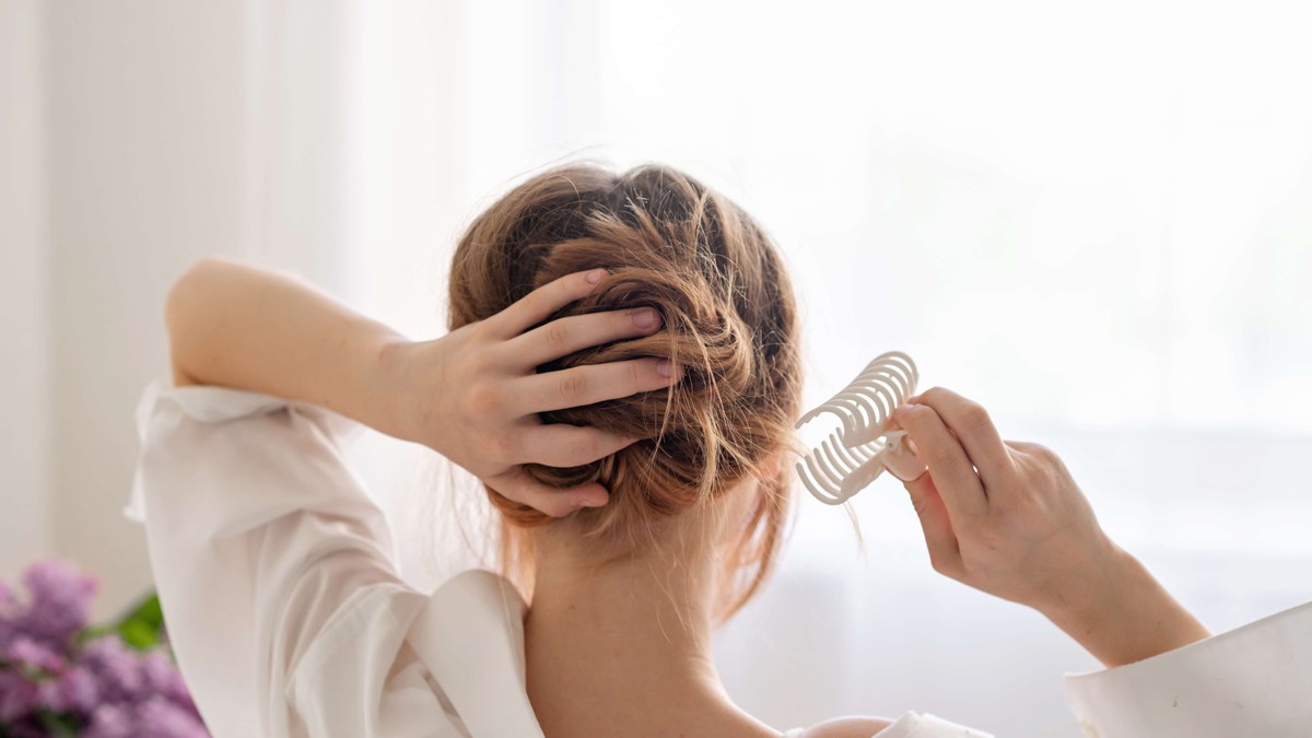 Messy punđa je hit leta: Savršena frizura gotova za dva minuta, spas je i za tanku kosu