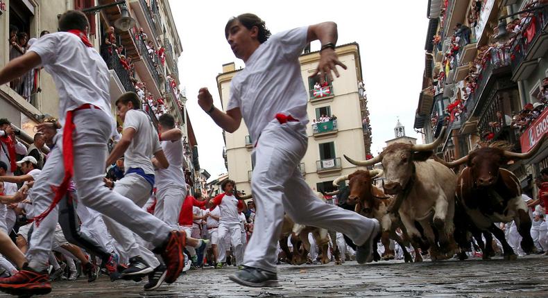 running of the bulls fleeing