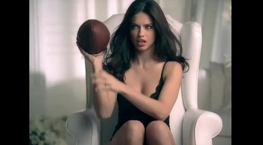 Adrijana Lima u reklami za "Viktorijas Sikret"