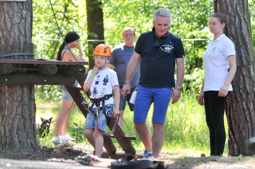 Jarosław Kret z synem w parku linowym