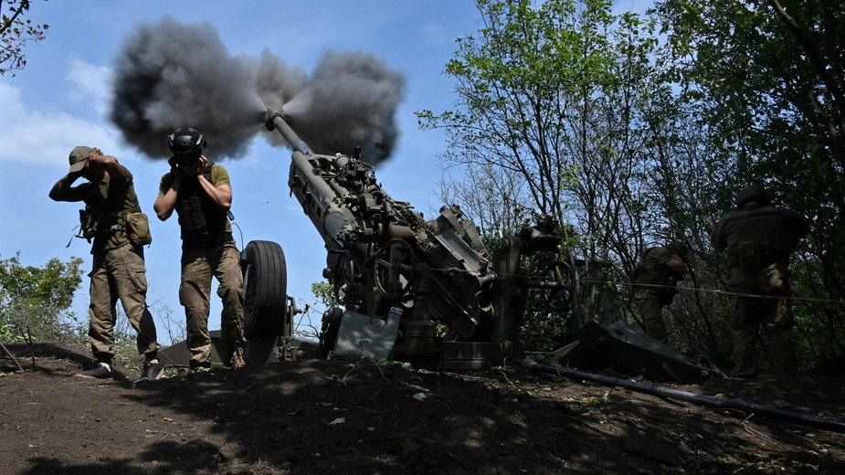 Ukraińskie wojsko prowadzi ostrzał z M777