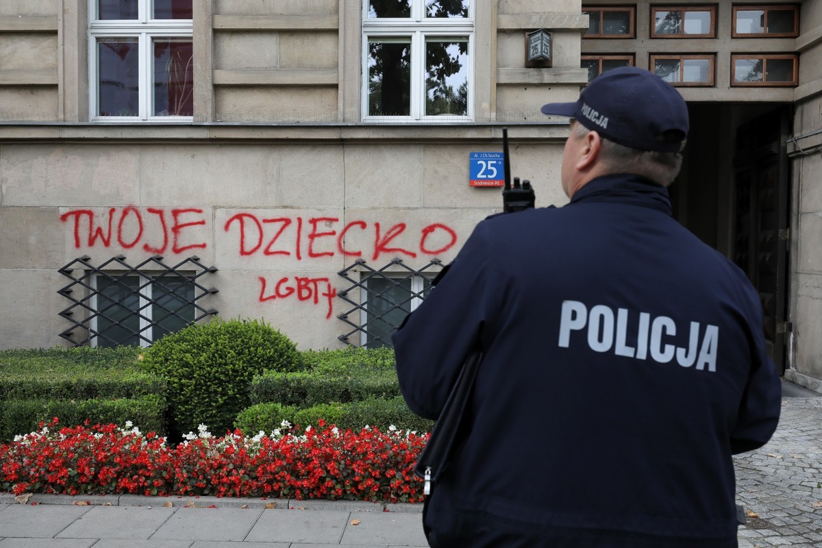 Napis na elewacji siedziby resortu edukacji