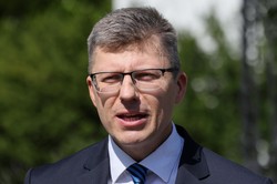 Transfobiczny wpis posła PiS. "Francji już nie ma"