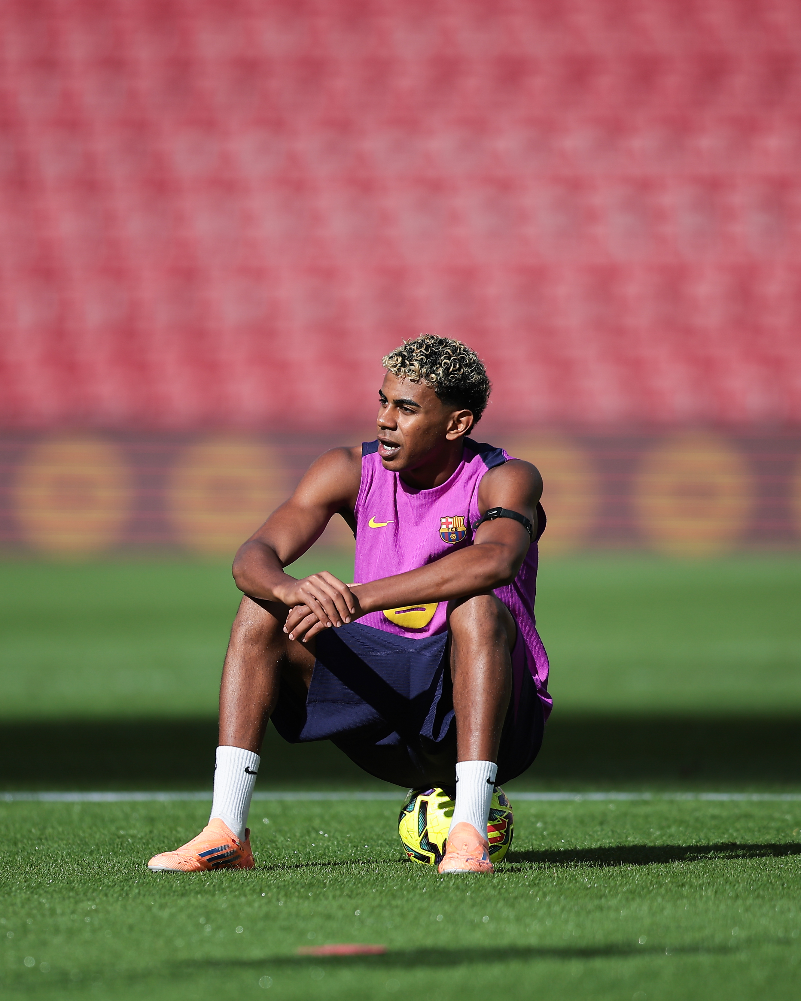 El Barça regresa al Camp Nou tras 894 días con 21.795 aficionados