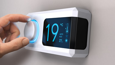 W niektórych pokojach hotelowych wiszą fałszywe termostaty. Powód?