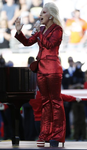 Lady Gaga zaśpiewała na Super Bowl 2016