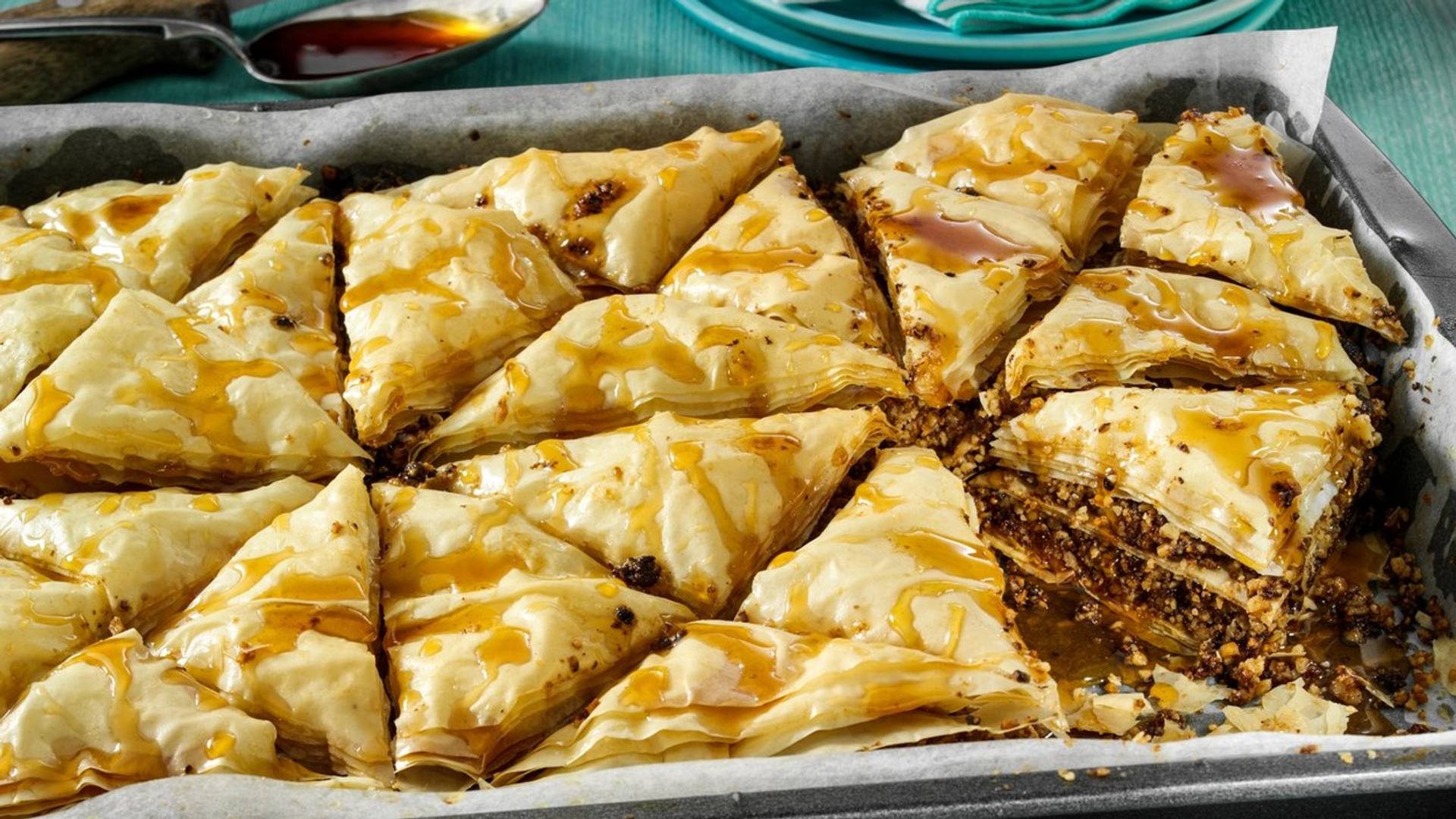 Za ovo Badnje veče isprobajte novi recept za baklavu sa suvim šljivama