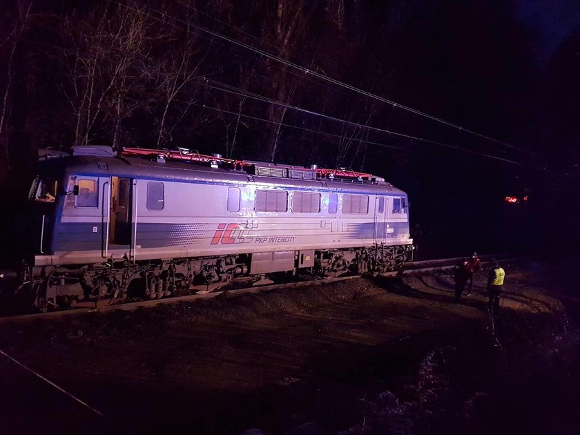 Wykoleił się pociąg relacji Szczecin-Katowice. Lokomotywa odjechała