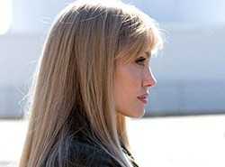 Angelina Jolie w wersji blond