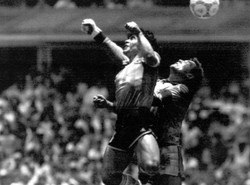 Maradona przeprosił za "boską rękę"