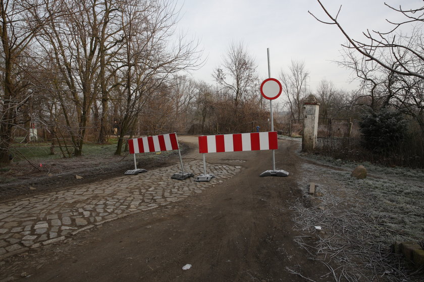 Znaki zakazujące ruchu na trasie Blizanowice-Trestno