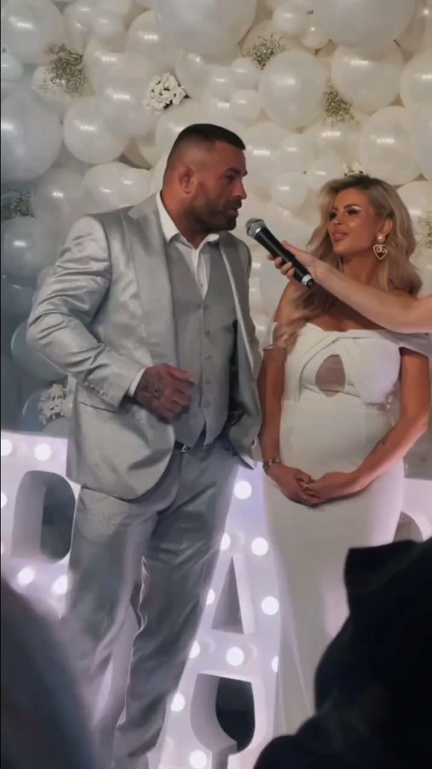 Karlos a Lela Vémola budú mať ďalšieho chlapčeka.