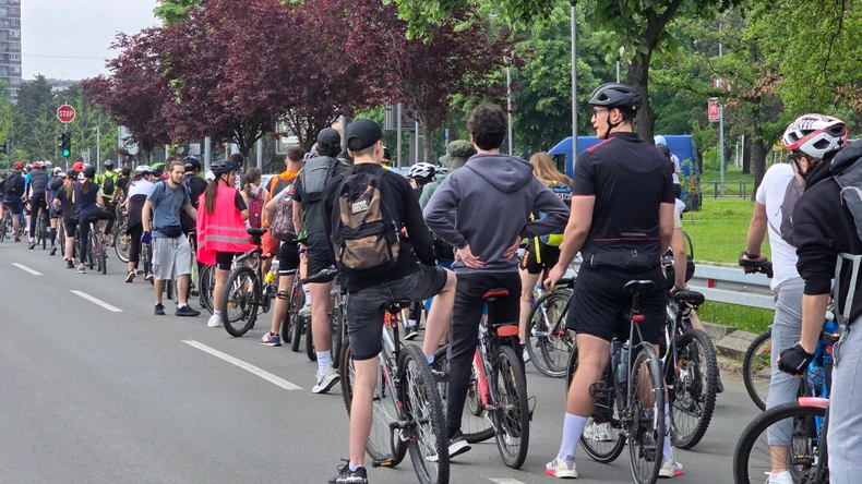 Okupljanje biciklista na Ušću