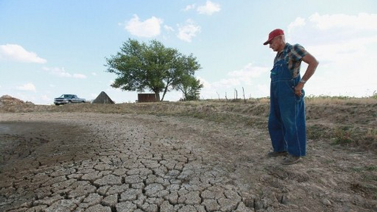 Pogłębiająca się susza na ponad połowie obszaru kontynentalnych Stanów Zjednoczonych, oceniana już jako najgorsza od 1956 r., coraz bardziej zagraża zbiorom kukurydzy i soi - ogłosił rząd federalny.