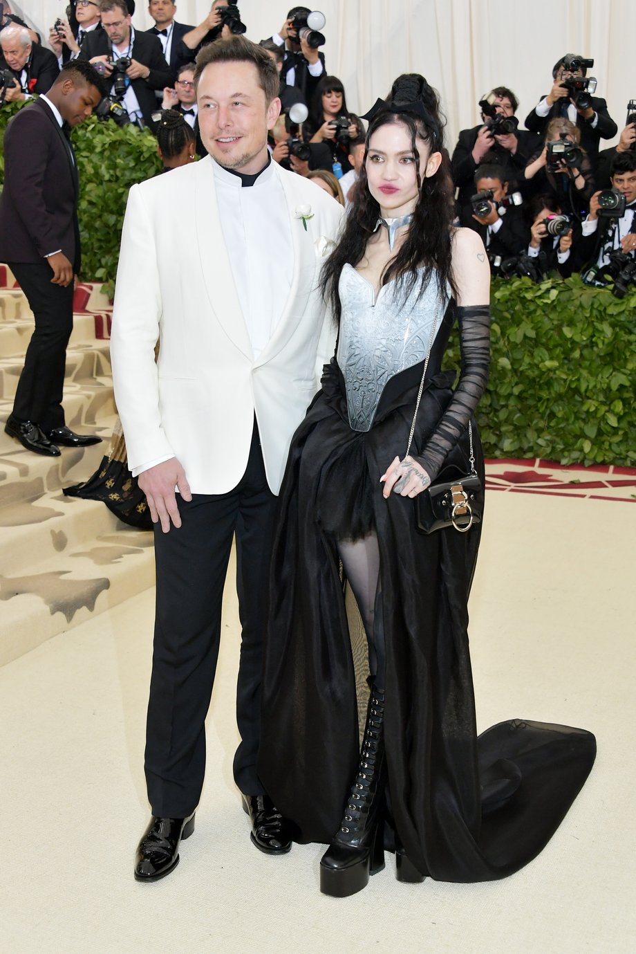 Elon Musk i Grimes na gali Heavenly Bodies: Fashion & The Catholic Imagination Costume Institute, 7 maja 2018 rok