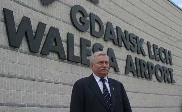 Wałęsa pisze do tłumów na manifestacji. "Nazywam się Lech Wałęsa. W roku 1978 przystąpiłem do…"