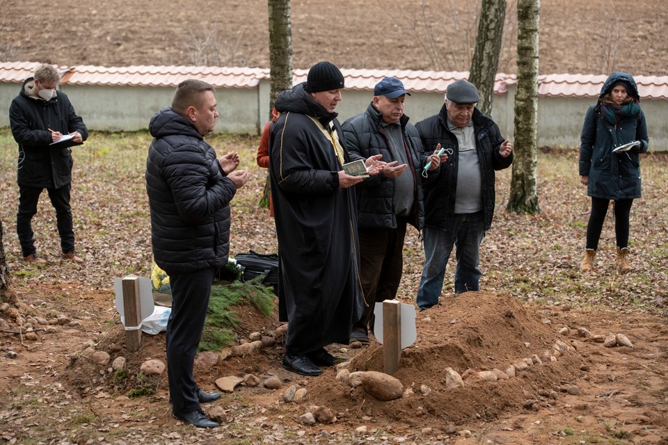 Pogrzeb nieznanego migranta w Bohonikach (18.11.2021 r.)