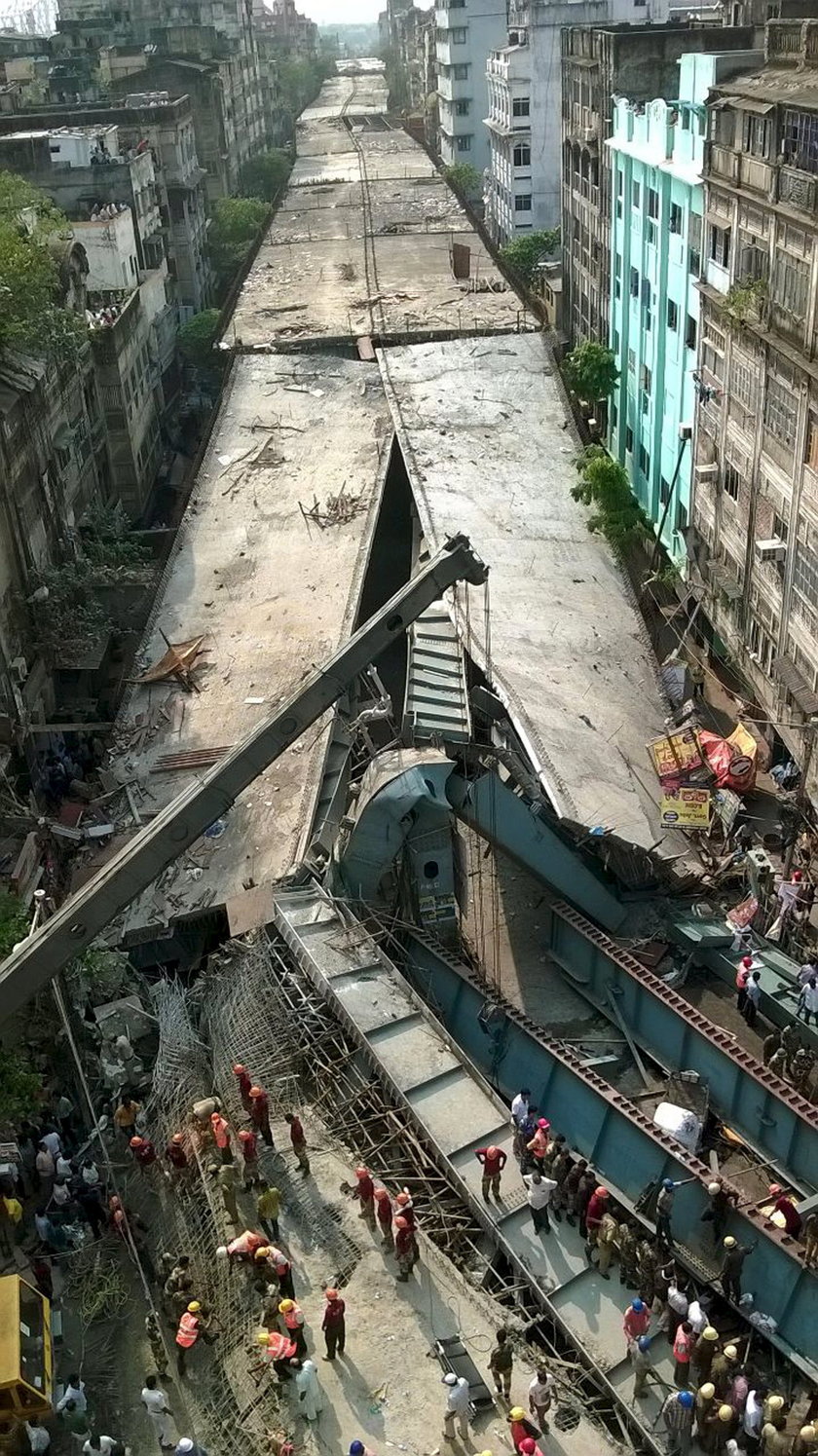 Tragedia w Kalkucie runął most