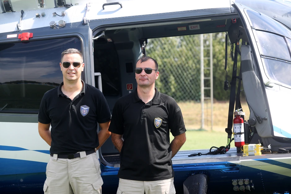 Piloti Helikopterske jedinice koji danima gase požar u peščari