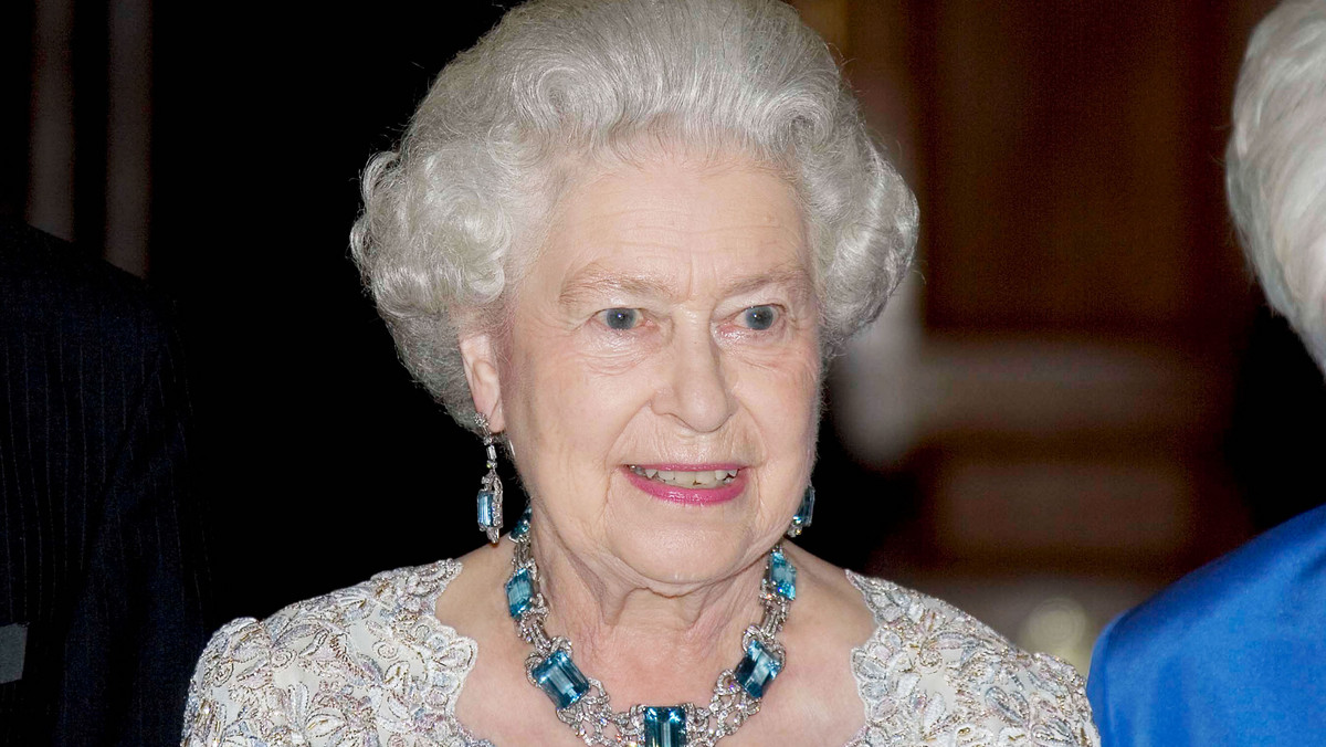 Królowa kocha błyskotki. Jaką biżuterię lubi królowa Elżbieta II?