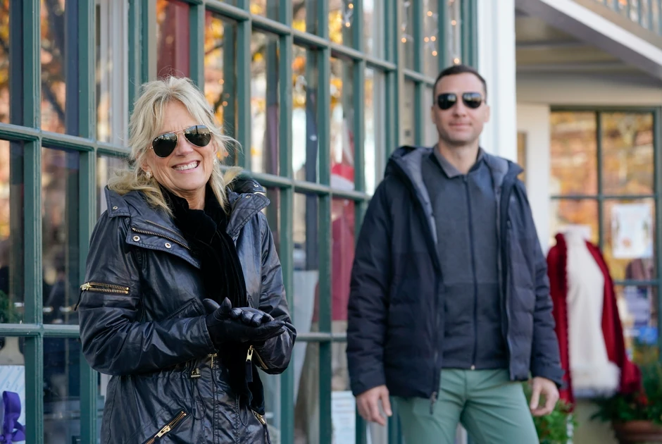 Bajdenovi u šopingu u Nantaketu, Masačusets