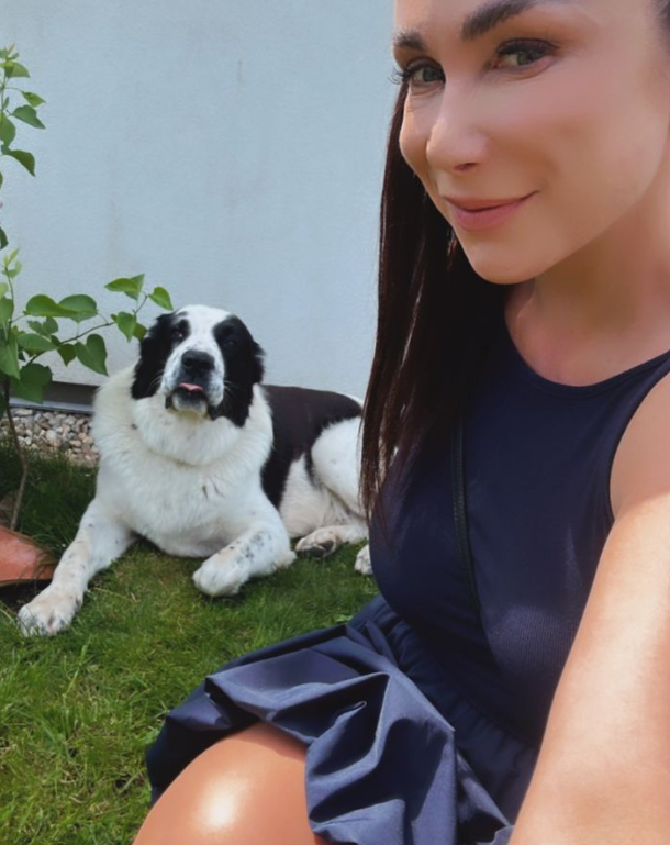 Redaktorka Kristína Kövešová a jej psík Maugli.