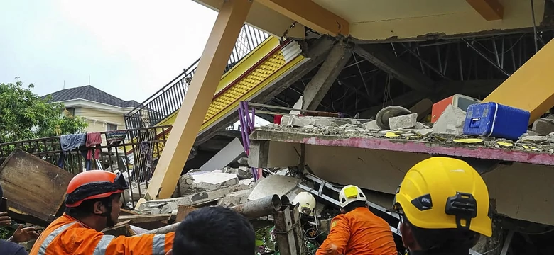 Tragiczne trzęsienie ziemi w Indonezji. Pacjenci uwięzieni pod zawalonym szpitalem