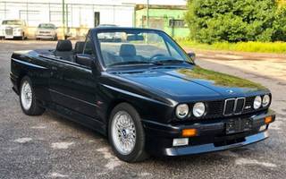 Trzydziestoletnie BMW serii 3 za niemal pół miliona złotych!